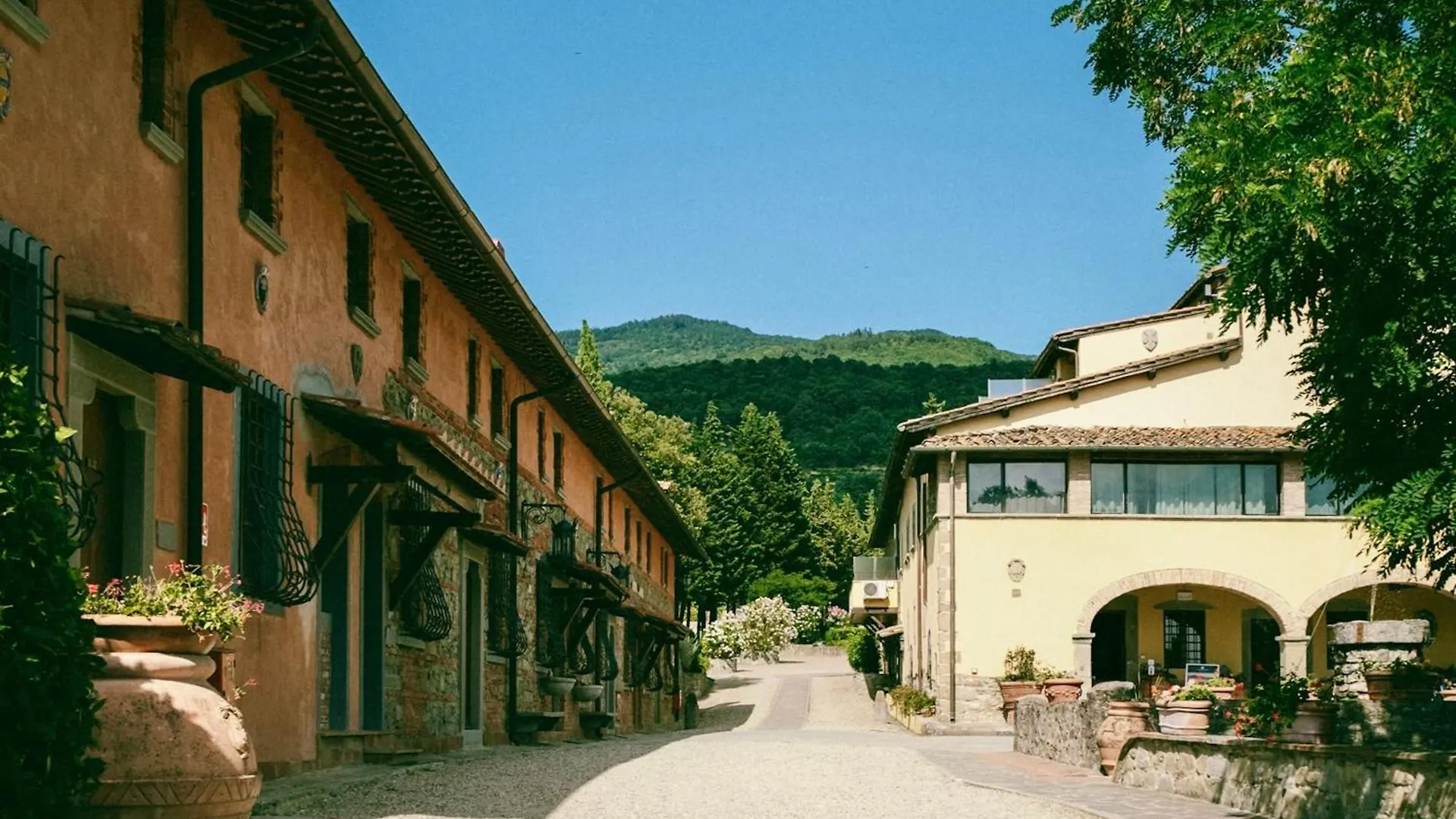 Aparthotel Residence With Swimming-Pool In San Donato Fronzano, Apartments With Air Conditioning And Outdoor Private Area San Donato in Fronzano
